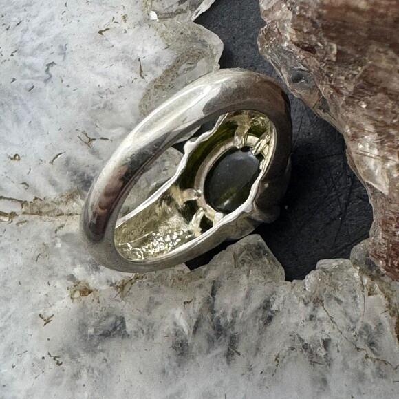 Carolyn Pollack Sterling Oval Horizontal Peridot Decorated Shank Ring For Women - Picture 6 of 10